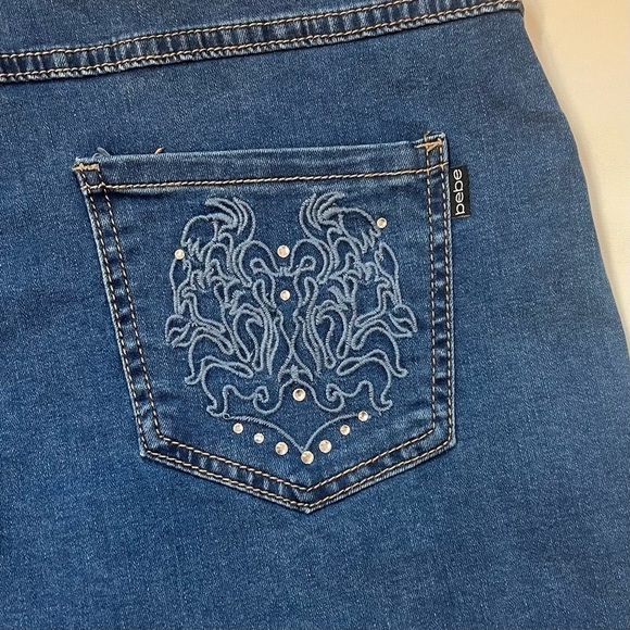 bebe Raw Edge‎ Short NWT SZ 12 31 Embellished Medium Wash - Picture 6 of 13